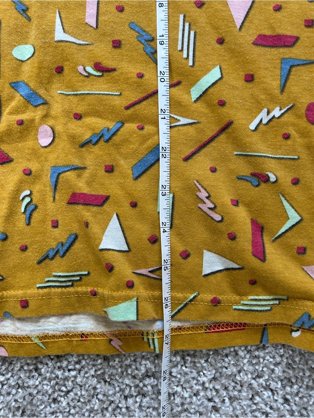 geometric patterned tee - Picture 10 of 11